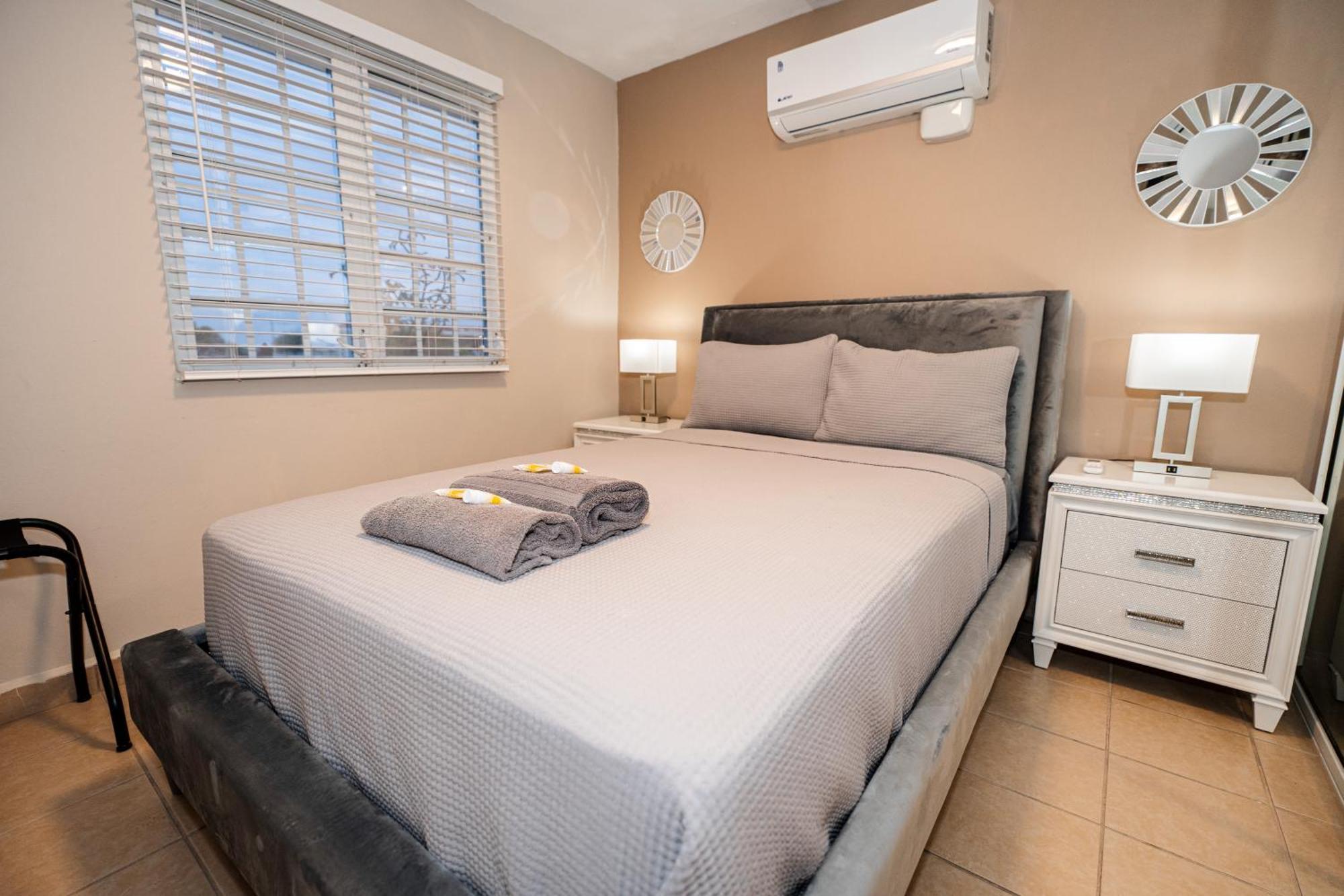 Luxury Retreat With Private Jacuzzi And Mountain Views Free Parking Apartman Ponce Kültér fotó