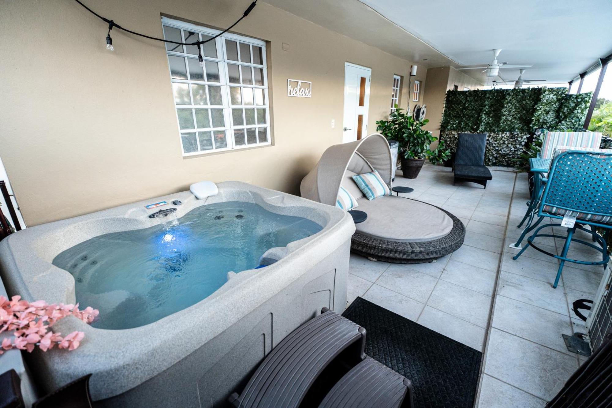 Luxury Retreat With Private Jacuzzi And Mountain Views Free Parking Apartman Ponce Kültér fotó